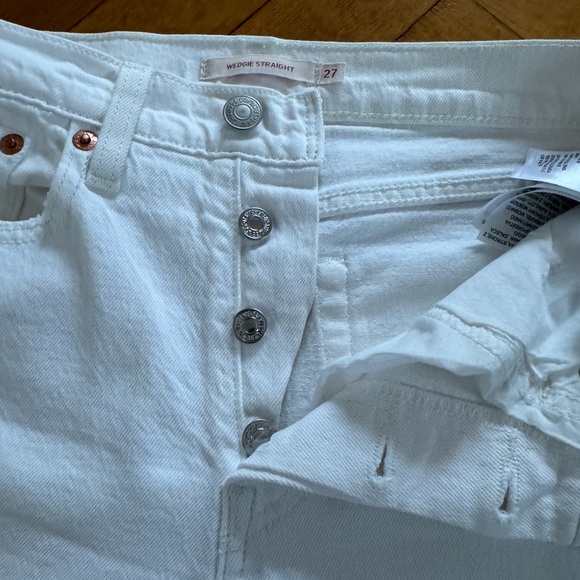 Levi’s Women’s Premium Wedgie Straight Jeans in White - Picture 10 of 13